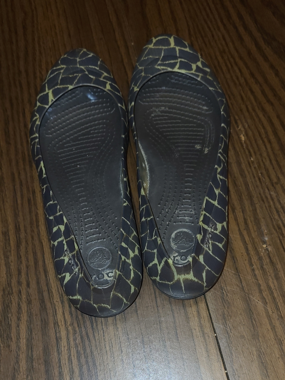 CROCS Black and Olive Giraffe-Print Ballet Flats Womens Size 8